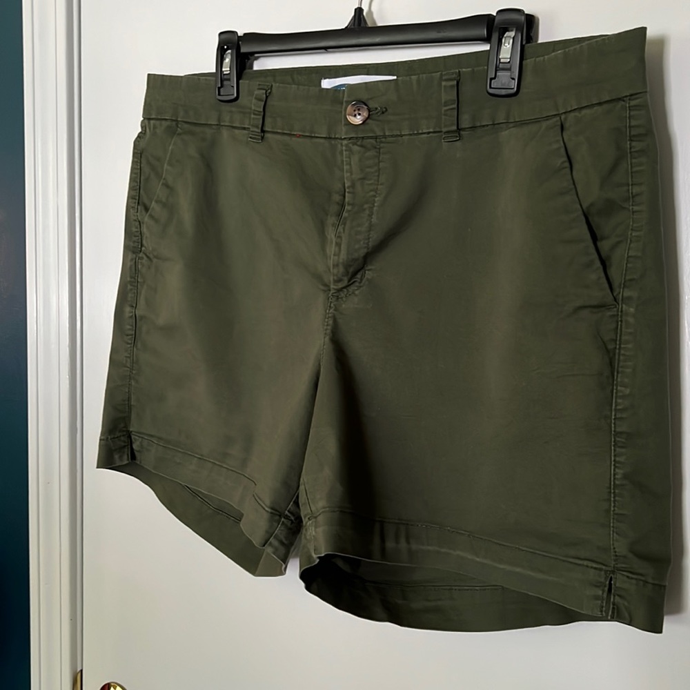 Old Navy Everyday Short. Dark Green. Size 16. 5 Inch Inseam.
